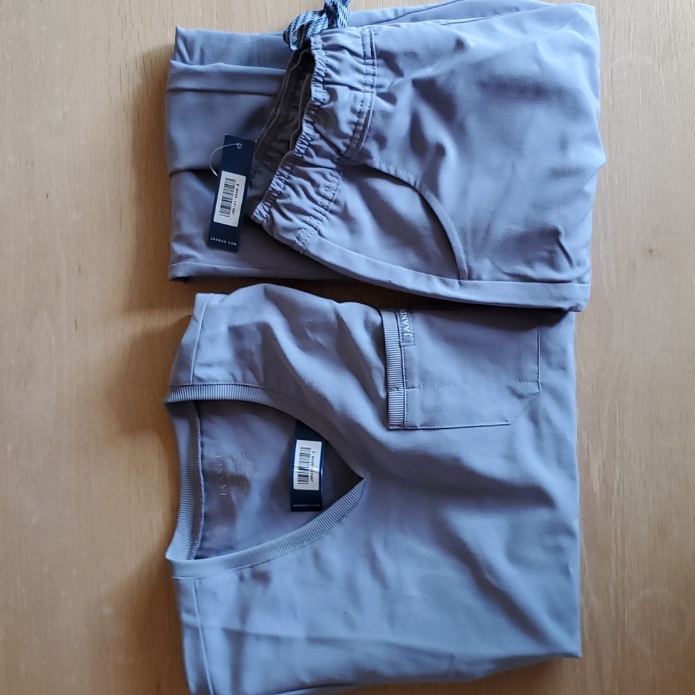 Jaanuu scrubs set- S